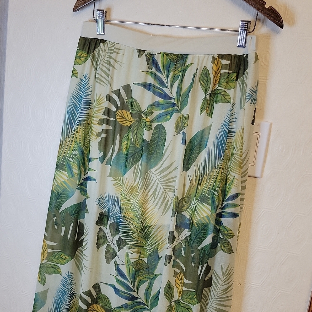 Revamped Green Leaf‎ Maxi Skirt - Picture 4 of 8